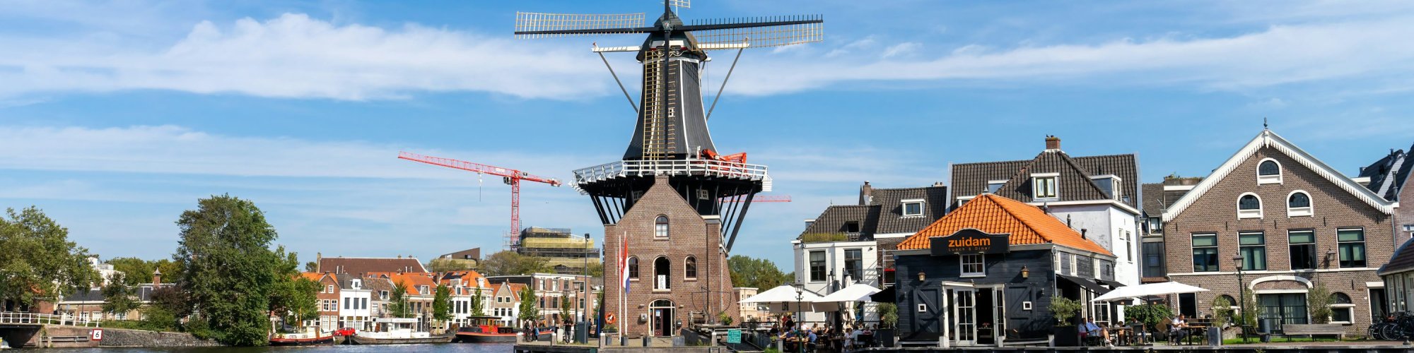 photo-1695845793011-d88df0e9b12c-2